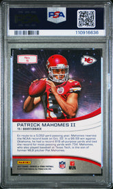 2017 Panini Rookies & Stars Stellar Rookie Patrick Mahomes Silver Prizm PSA 9